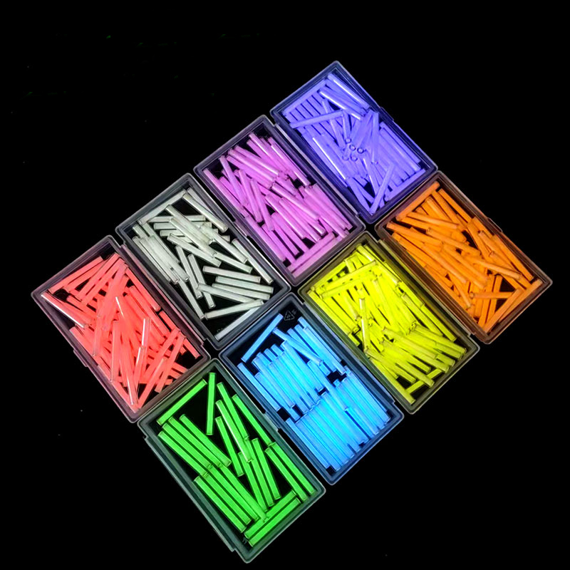 قطعة واحدة من أنبوب مضيء ذاتي  - مراجعة Glow Sticks Survival وسعره